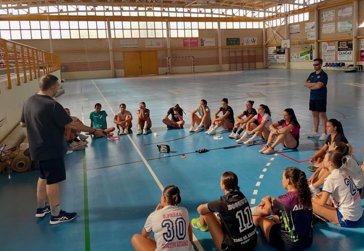 El Deportivo Retamar de Pedro Muñoz y el CAB Villarrobledo cierran la primera vuelta en la Primera Territorial de balonmano femenino - Todo el deporte de La Mancha