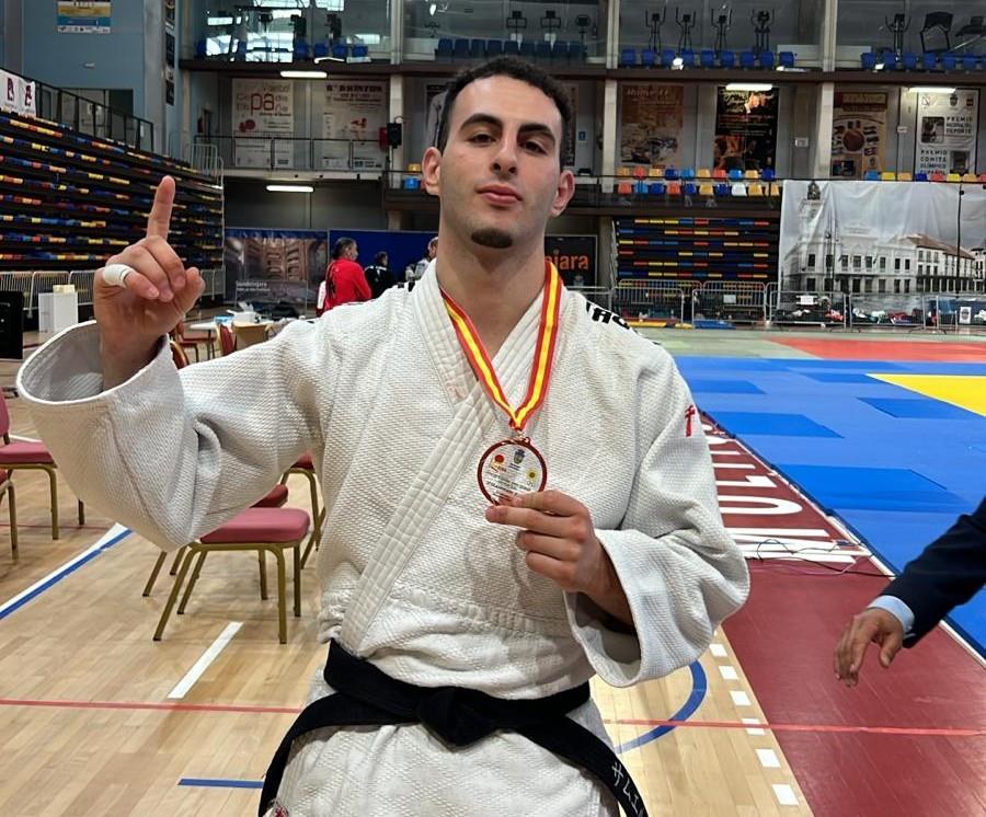 El judoka tomellosero Samuel Pradillos Ruiz logra el bronce en el Campeonato de España Absoluto Sector Sur - Todo el deporte de La Mancha
