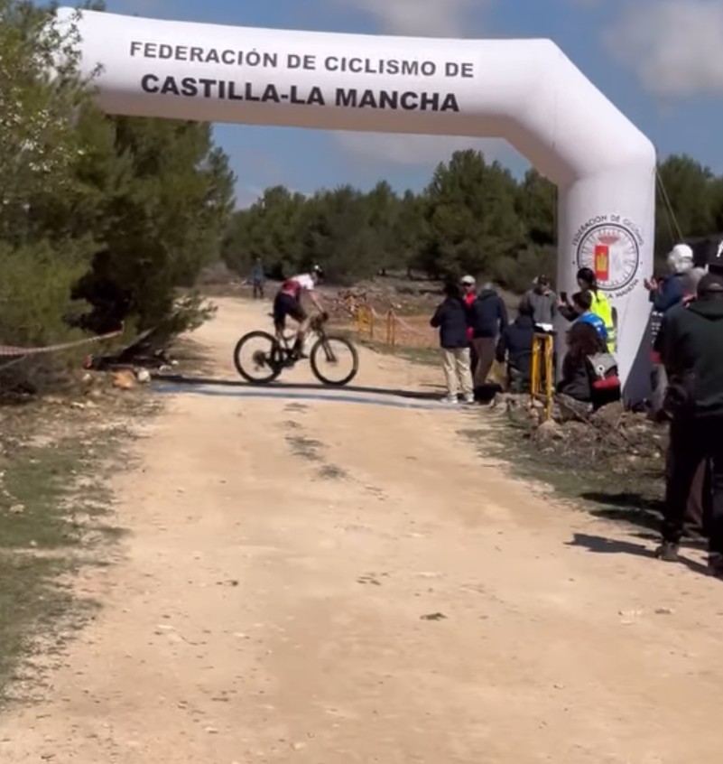 Iván Ruiz conquista en casa la MTB Ajo y Agua de Las Pedroñeras - Todo el deporte de La Mancha